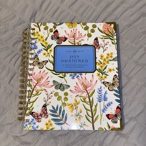 Day Designer Planner 2021- 2022 Butterfly/Floral